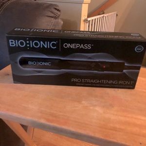 NWB. Bio Ionic flat iron 1”